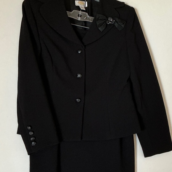 Talbots classic black suit coat and skirt size 6 petite - Picture 1 of 4